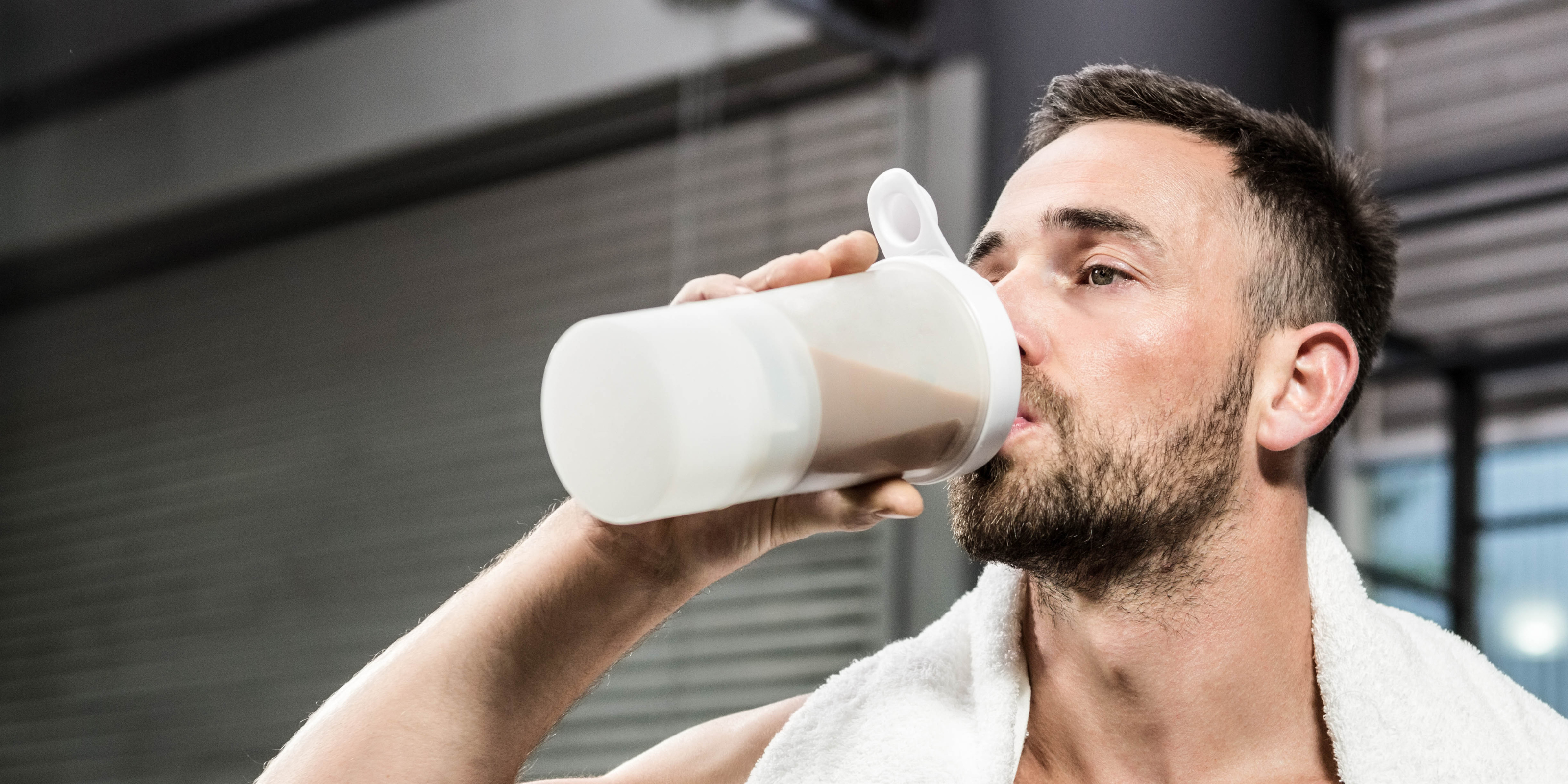 DAS solltest du über Eiweißshakes wissen!